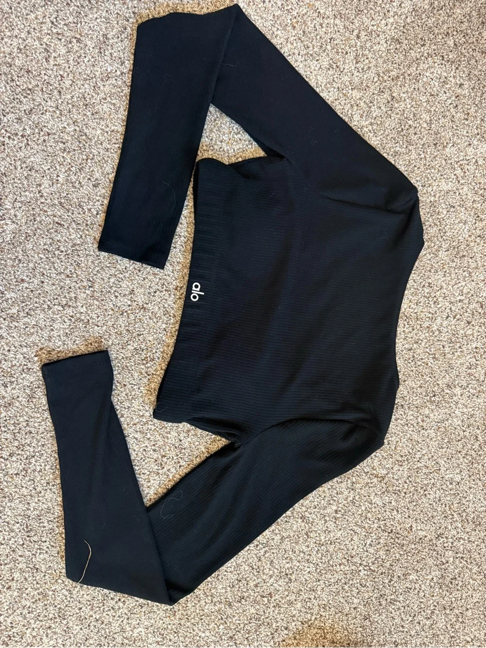ALO Yoga Black Long-Sleeve Crop Top